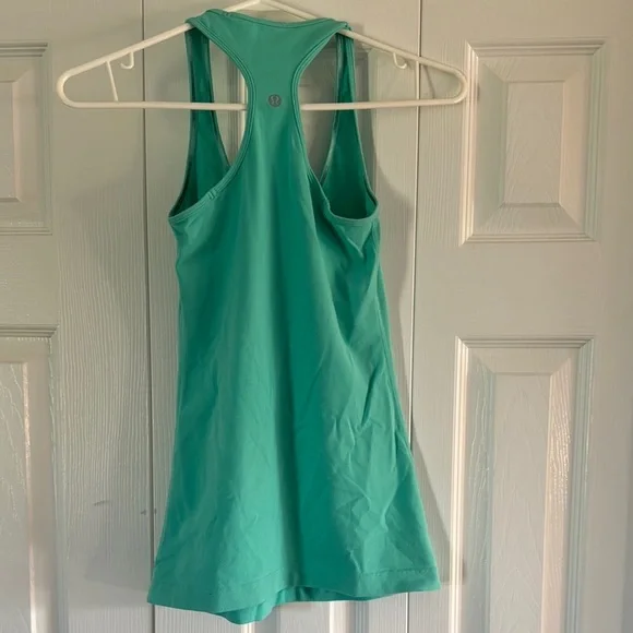 Lululemon Athletica Green Fitted Sleeveless Tank Top - Picture 2 of 3